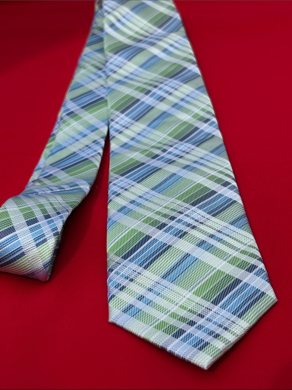 Egara silk modern slim tie!